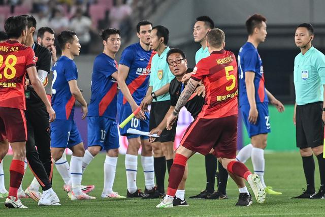 大巴黎锋线迎集体爆发 1隐患或致红军客场难胜