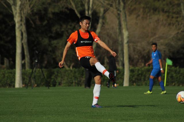 王晗:很多战术为麦克勒莫准备 希望他尽快注册